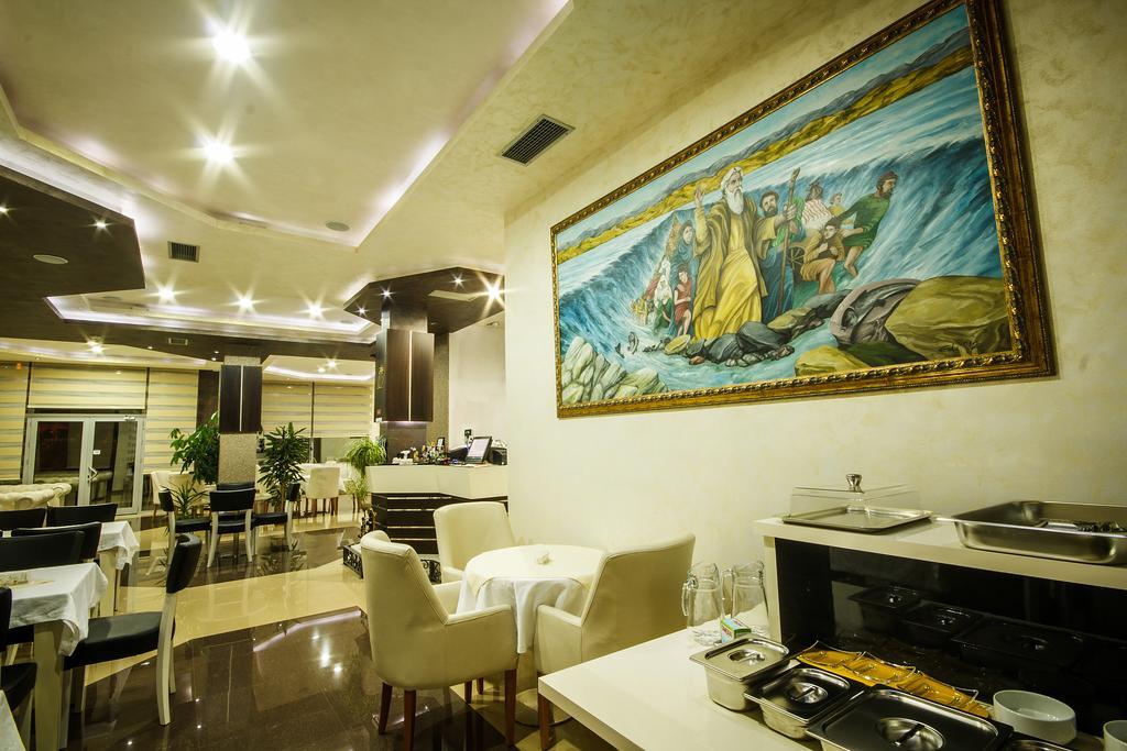 Hotel Oasis Podgorica Luaran gambar