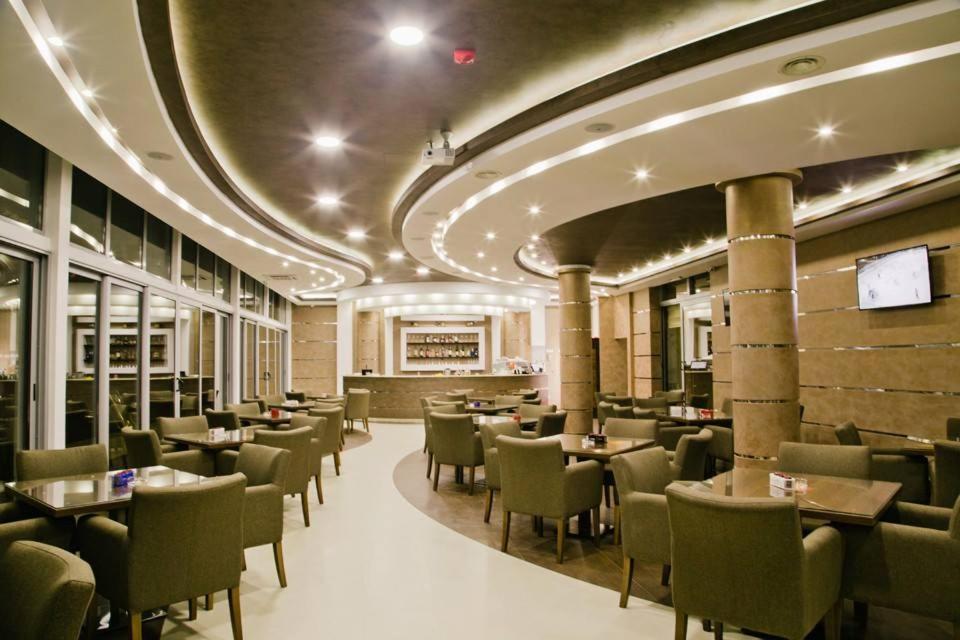 Hotel Oasis Podgorica Luaran gambar