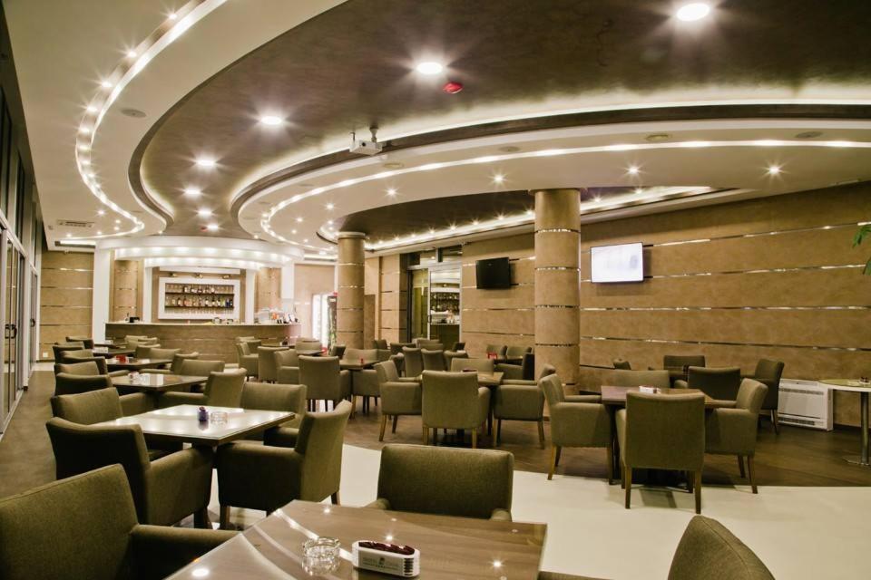 Hotel Oasis Podgorica Luaran gambar