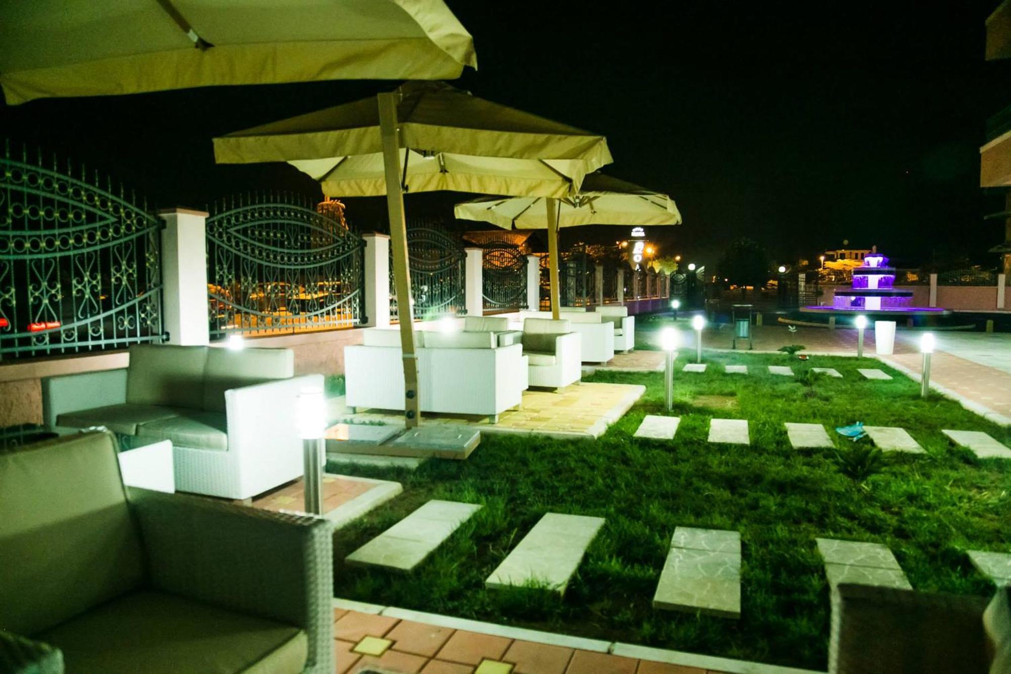Hotel Oasis Podgorica Luaran gambar