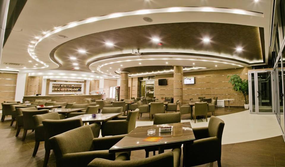 Hotel Oasis Podgorica Luaran gambar