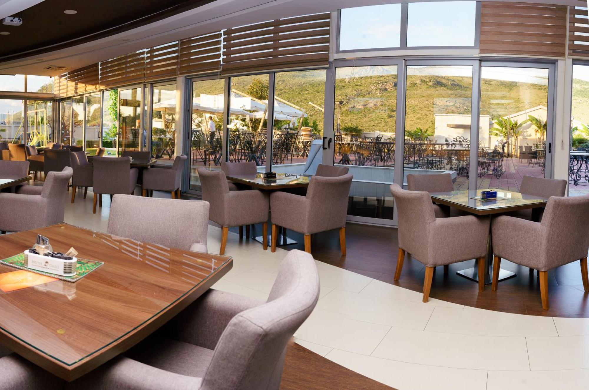 Hotel Oasis Podgorica Luaran gambar