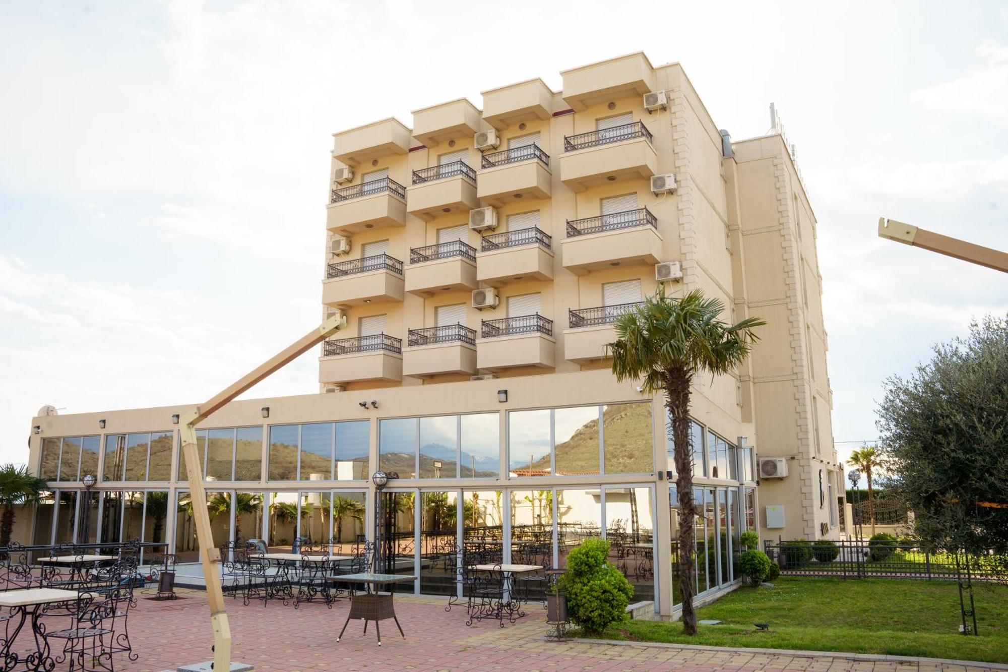 Hotel Oasis Podgorica Luaran gambar