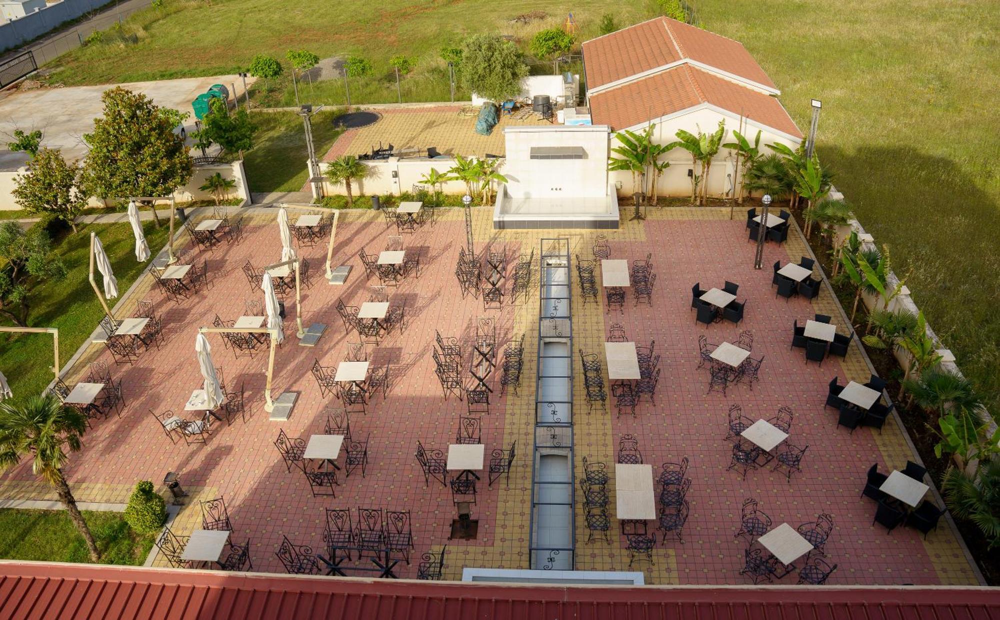 Hotel Oasis Podgorica Luaran gambar