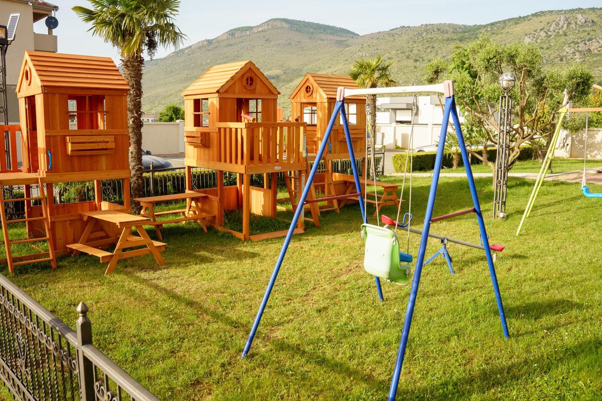 Hotel Oasis Podgorica Luaran gambar