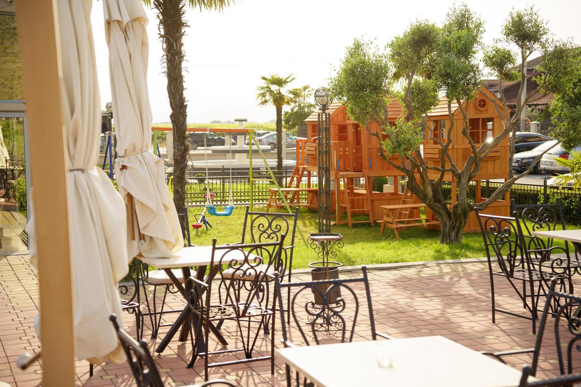 Hotel Oasis Podgorica Luaran gambar