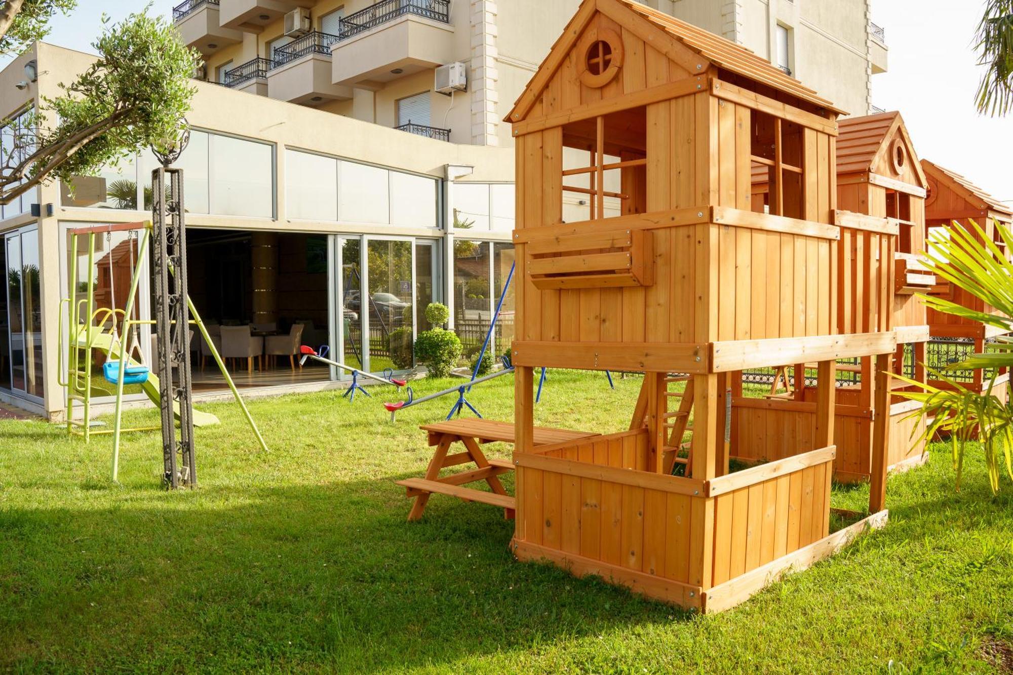 Hotel Oasis Podgorica Luaran gambar