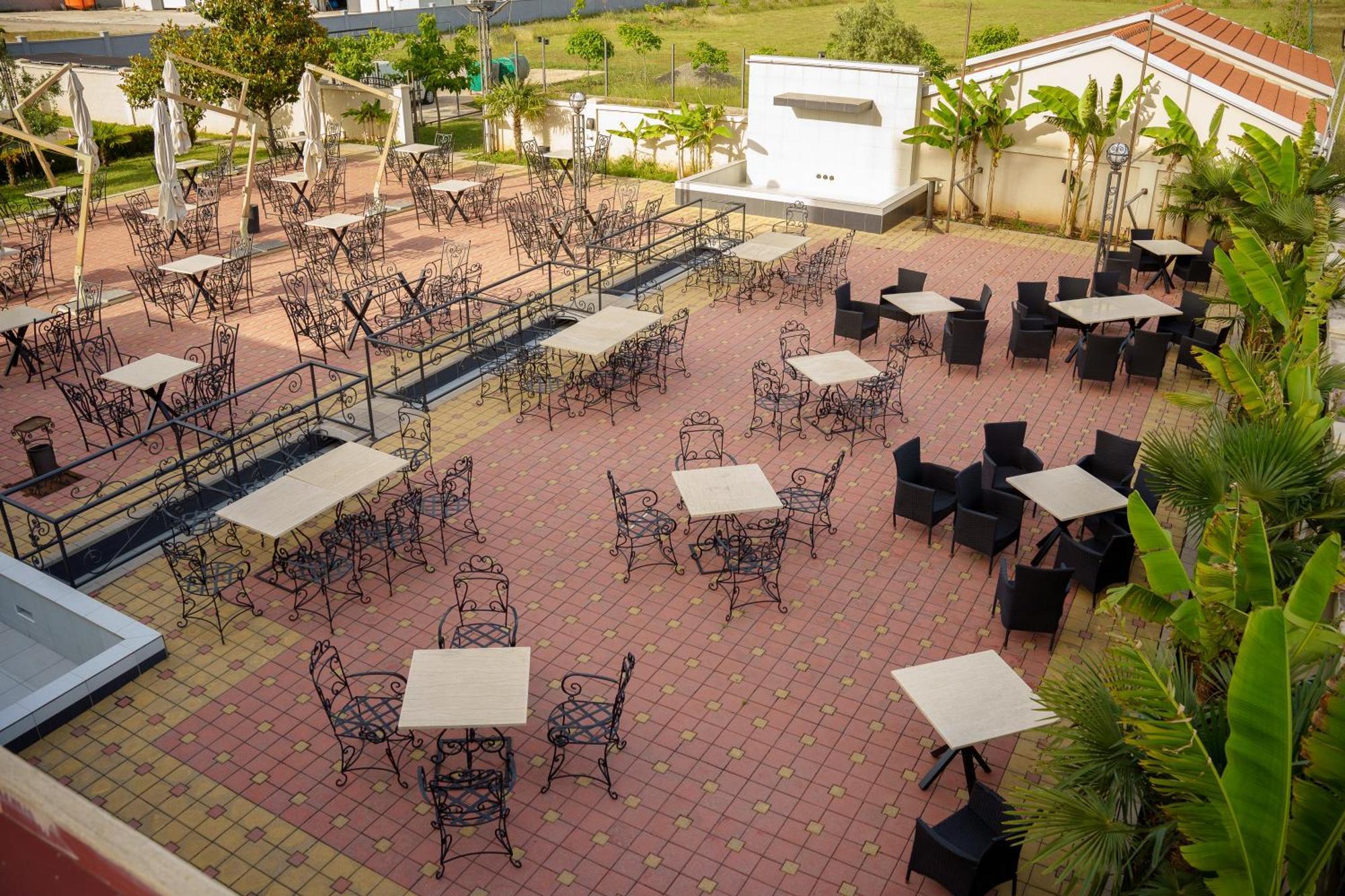 Hotel Oasis Podgorica Luaran gambar