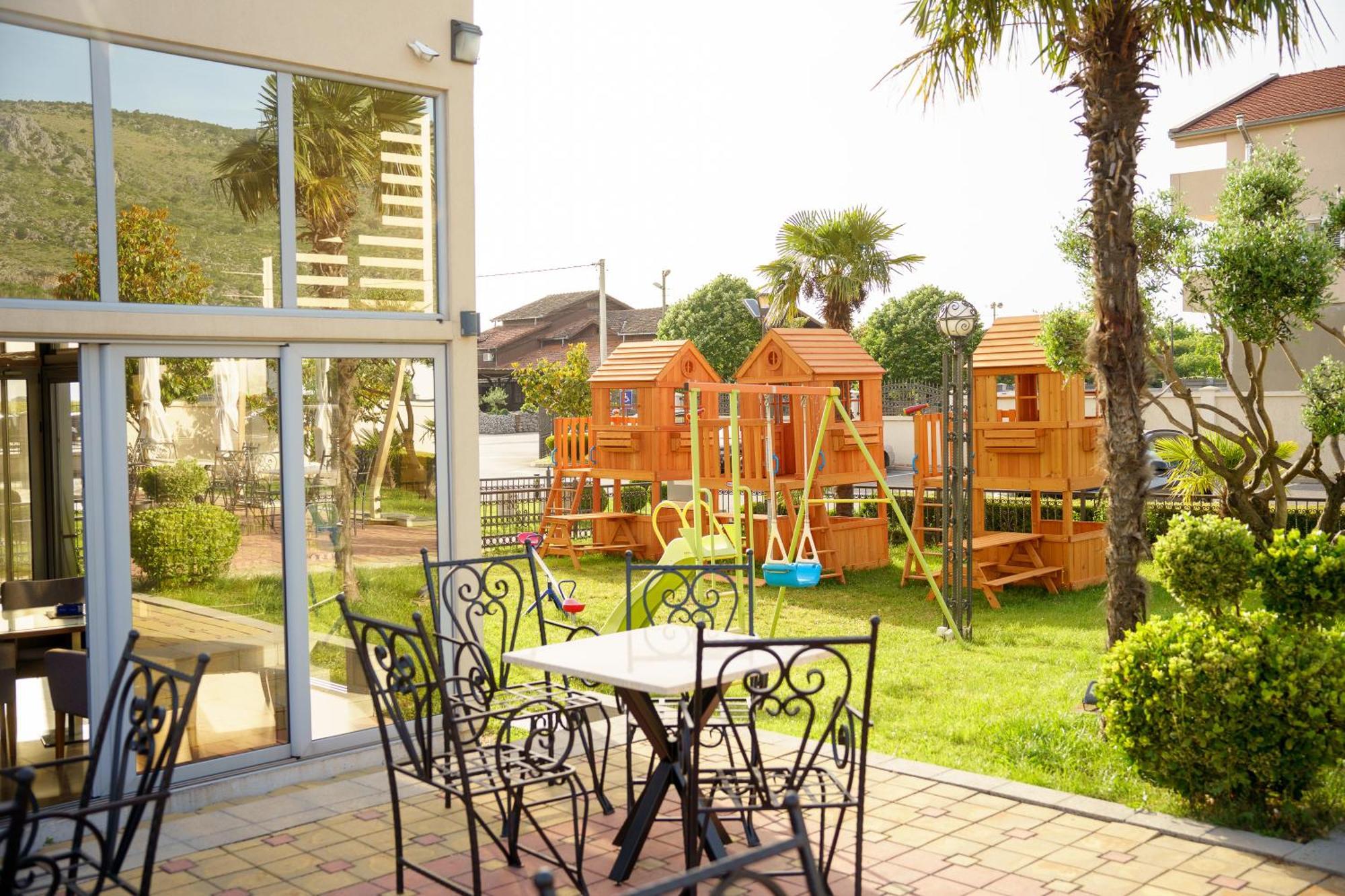 Hotel Oasis Podgorica Luaran gambar