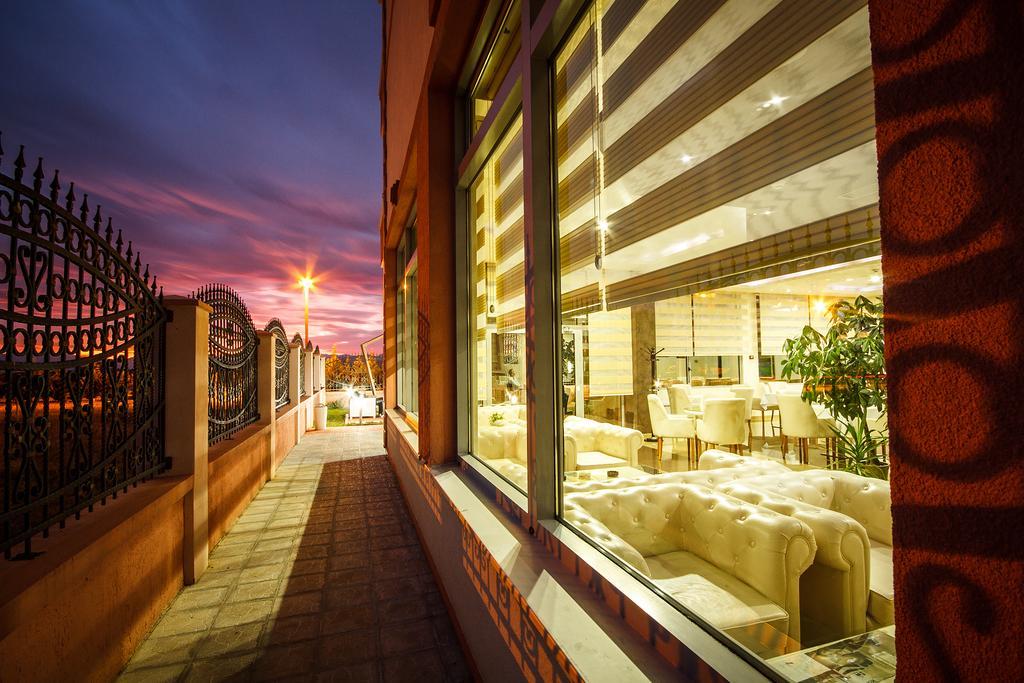 Hotel Oasis Podgorica Luaran gambar