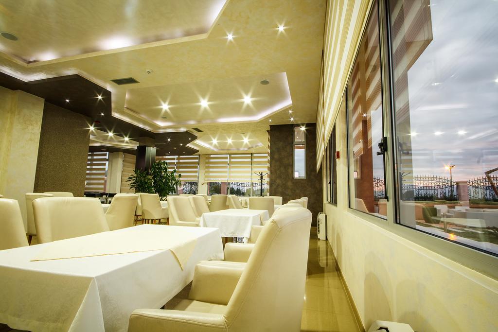 Hotel Oasis Podgorica Luaran gambar