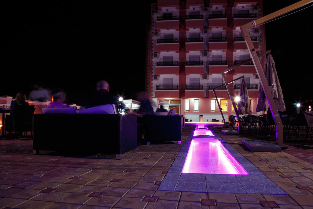 Hotel Oasis Podgorica Luaran gambar
