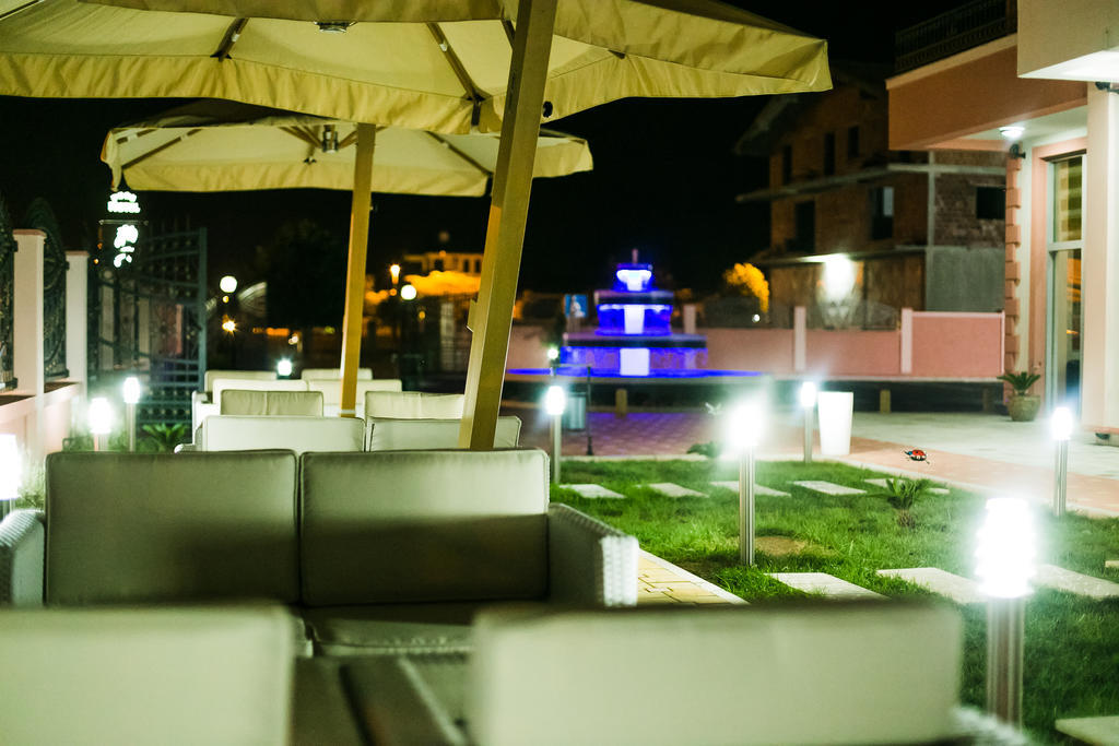 Hotel Oasis Podgorica Luaran gambar