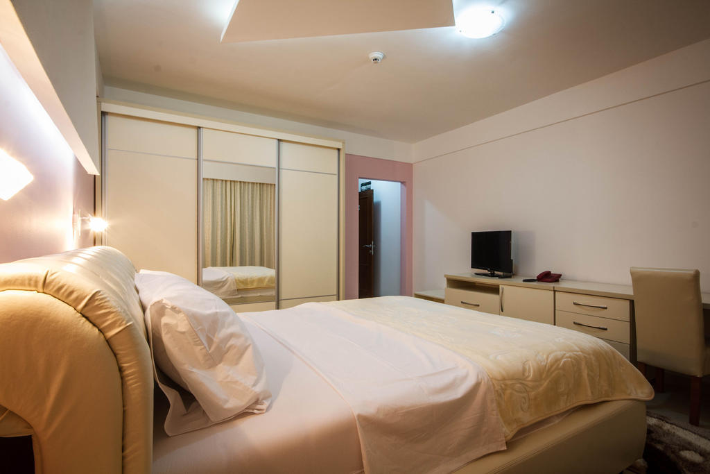 Hotel Oasis Podgorica Bilik gambar